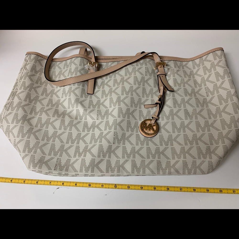MICHAEL Micheal Kors jet set travel tote vanilla in color